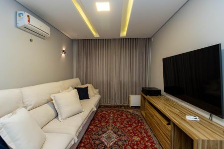 Sala de TV de casa de condomínio para alugar com 4 quartos, 529m² em Gran Park, Vespasiano