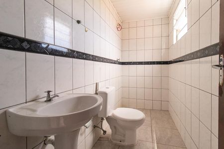 Banheiro Social de apartamento para alugar com 2 quartos, 70m² em Novo Mundo, Curitiba