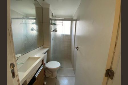 Banheiro de apartamento para alugar com 2 quartos, 51m² em Vila Monte Serrat, Cotia