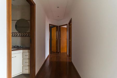 Corredor de apartamento para alugar com 3 quartos, 79m² em Alto Ipiranga, Mogi das Cruzes