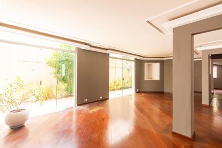 Sala de casa de condomínio para alugar com 4 quartos, 384m² em Continental, Osasco