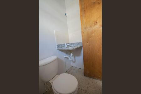 Banheiro de casa para alugar com 1 quarto, 50m² em Venda da Cruz, São Gonçalo