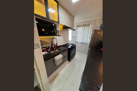 Cozinha de apartamento à venda com 2 quartos, 48m² em Fazenda da Juta, São Paulo