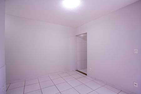 Sala de casa para alugar com 1 quarto, 54m² em Colubandê, São Gonçalo