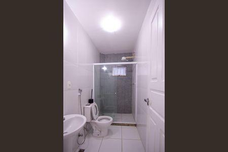 Banheiro de casa para alugar com 1 quarto, 54m² em Colubandê, São Gonçalo