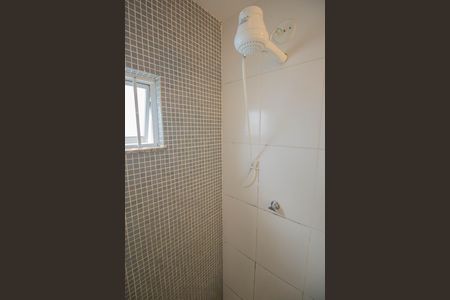 Banheiro de casa para alugar com 1 quarto, 54m² em Colubandê, São Gonçalo