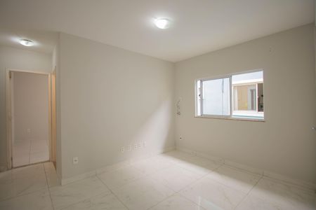 Sala de casa para alugar com 1 quarto, 54m² em Colubandê, São Gonçalo