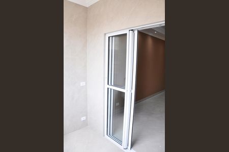 Detalhe - Varanda da Sala com a Área de Serviço de casa para alugar com 2 quartos, 110m² em Pirituba, São Paulo