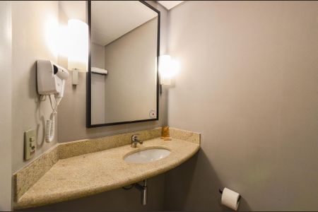 Banheiro de kitnet/studio à venda com 1 quarto, 19m² em Savassi, Belo Horizonte