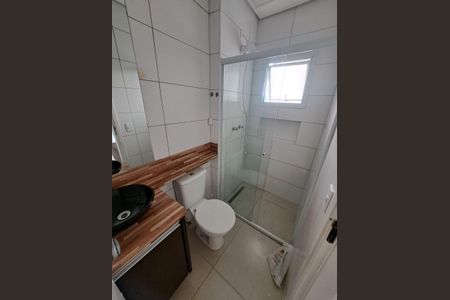 Banheiro de kitnet/studio para alugar com 2 quartos, 55m² em Novo Osasco, Osasco