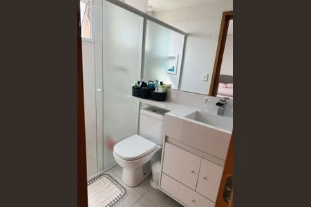 Banheiro de apartamento à venda com 3 quartos, 97m² em Vila Scarpelli, Santo André