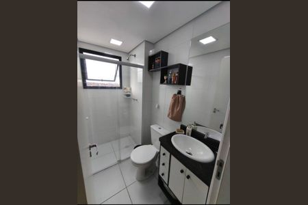 Banheiro de apartamento à venda com 2 quartos, 48m² em Recanto das Rosas, Osasco