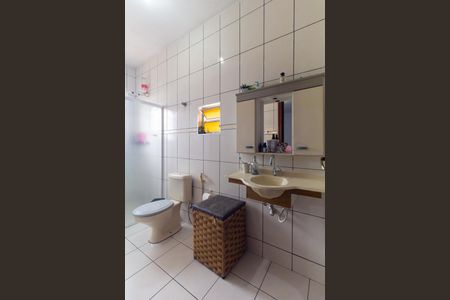 Banheiro da Suíte de casa à venda com 2 quartos, 122m² em Vila Paulo Silas, São Paulo