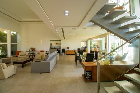 Sala de casa de condomínio para alugar com 5 quartos, 660m² em São Paulo Ii, Cotia