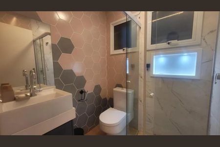 Banheiro de casa para alugar com 3 quartos, 150m² em Jardim Monte Kemel, São Paulo