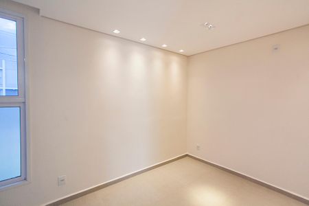 Sala de casa de condomínio para alugar com 3 quartos, 80m² em Granja Marileusa, Uberlândia