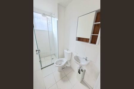 Banheiro de apartamento à venda com 2 quartos, 42m² em Jardim do Lago, Osasco