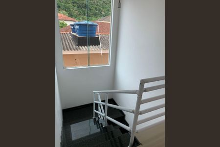 Escada de casa para alugar com 3 quartos, 141m² em Balneario Praia do Perequê, Guarujá