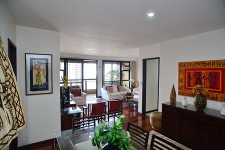 Sala de apartamento para alugar com 3 quartos, 139m² em Barra da Tijuca, Rio de Janeiro