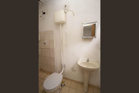 Banheiro de casa para alugar com 1 quarto, 45m² em Vila Zat, São Paulo