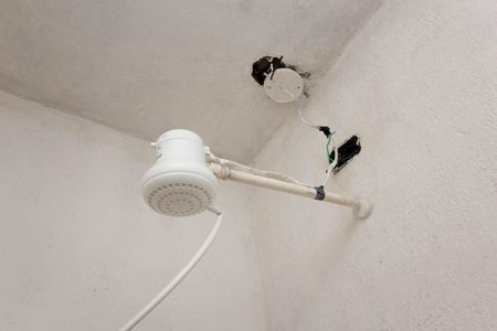 Banheiro de casa para alugar com 1 quarto, 45m² em Vila Zat, São Paulo