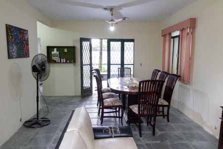 Sala de casa para alugar com 5 quartos, 360m² em Guaratiba, Rio de Janeiro