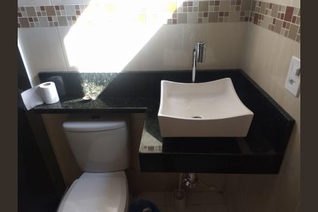 Banheiro de apartamento para alugar com 2 quartos, 90m² em Anchieta, Nilópolis