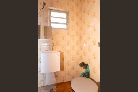 Banheiro Social de kitnet/studio para alugar com 1 quarto, 30m² em Vila Romana, São Paulo