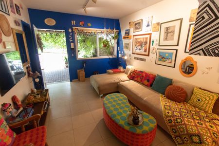 SALA de casa de condomínio à venda com 3 quartos, 128m² em Bairro das Palmeiras, Campinas