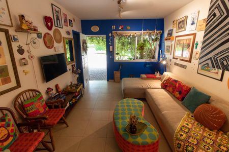 SALA de casa de condomínio à venda com 3 quartos, 128m² em Bairro das Palmeiras, Campinas