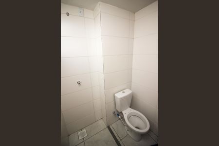 Banheiro de kitnet/studio para alugar com 1 quarto, 23m² em Hípica, Porto Alegre