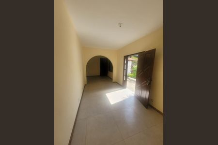 Sala de casa para alugar com 4 quartos, 240m² em Chácara das Pedras, Porto Alegre