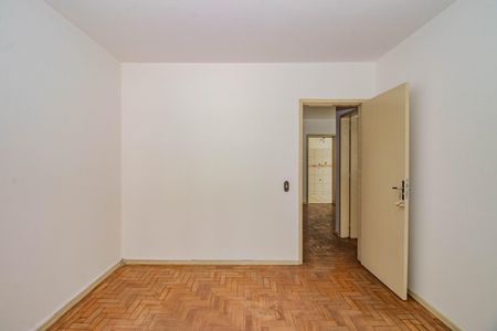 Quarto 1 de apartamento para alugar com 2 quartos, 57m² em Vila Ipiranga, Porto Alegre