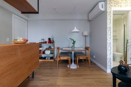 Sala de apartamento para alugar com 2 quartos, 66m² em Santo Amaro, São Paulo