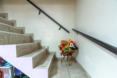Escada de casa à venda com 3 quartos, 117m² em Nova Baeta, São Bernardo do Campo