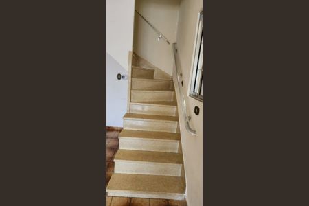 Escada de casa à venda com 3 quartos, 157m² em Baeta Neves, São Bernardo do Campo