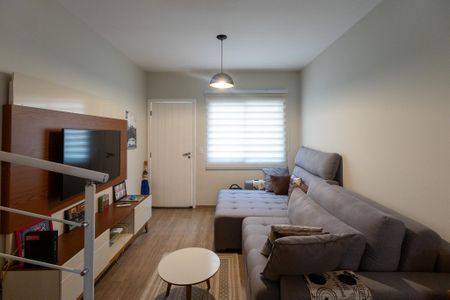 Sala de estar de casa de condomínio à venda com 2 quartos, 101m² em Vila Romano, São Paulo