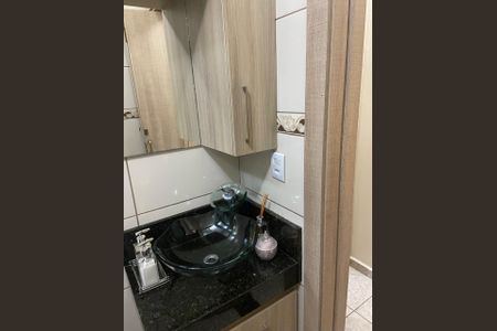 Banheiro de casa de condomínio para alugar com 2 quartos, 75m² em Vila Jacuí, São Paulo