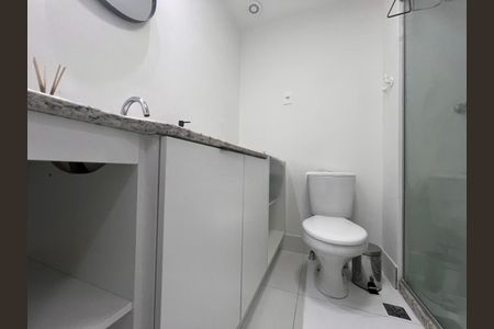Banheiro de kitnet/studio para alugar com 1 quarto, 34m² em Partenon, Porto Alegre