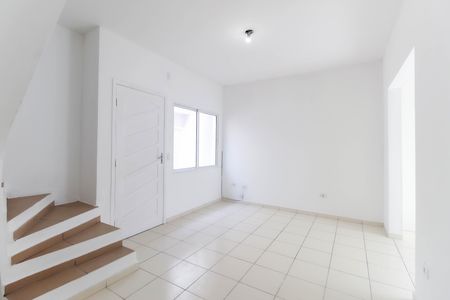 Sala de casa de condomínio para alugar com 2 quartos, 80m² em Jardim Miray, Itaquaquecetuba