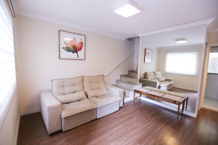 Sala de casa de condomínio para alugar com 2 quartos, 71m² em Vila Clarice, São Paulo