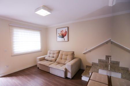 Sala de casa de condomínio para alugar com 2 quartos, 71m² em Vila Clarice, São Paulo