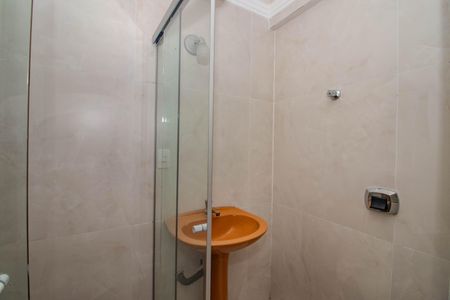 Banheiro de kitnet/studio à venda com 1 quarto, 35m² em Petrópolis, Porto Alegre