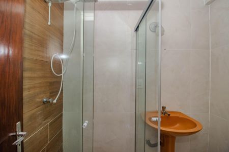 Banheiro de kitnet/studio à venda com 1 quarto, 35m² em Petrópolis, Porto Alegre