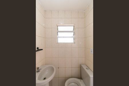 Banheiro de casa para alugar com 1 quarto, 35m² em Vila Ema, São Paulo