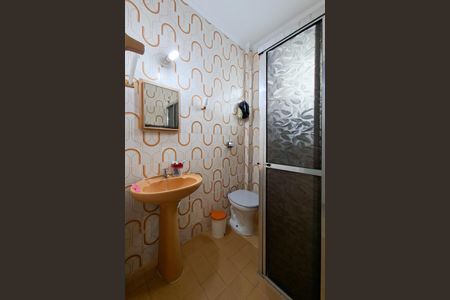 Banheiro de kitnet/studio para alugar com 0 quarto, 45m² em Guilhermina, Praia Grande