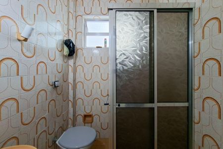 Banheiro de kitnet/studio para alugar com 0 quarto, 45m² em Guilhermina, Praia Grande