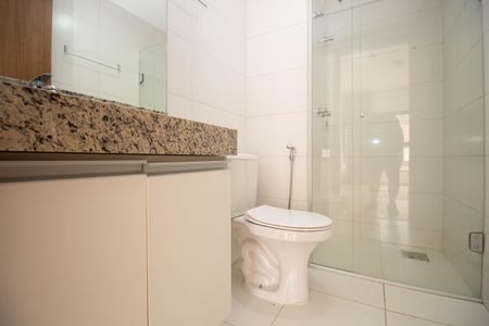 Banheiro Social de kitnet/studio para alugar com 1 quarto, 35m² em Sqnw, Brasília