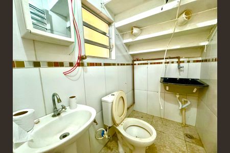 Banheiro de kitnet/studio para alugar com 1 quarto, 45m² em Parque Residencial Bambi, Guarulhos