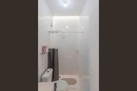 Banheiro de casa de condomínio à venda com 2 quartos, 50m² em Cidade Satélite Íris, Campinas